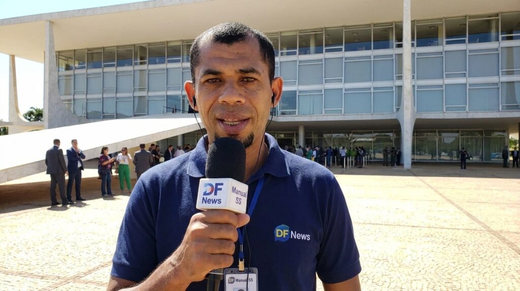 A cena musical do Distrito Federal foi abalada nesta quinta-feira (7) com a notícia do falecimento do cantor sertanejo Adriano Muniz. O artista foi encontrado sem vida em uma residência localizada em Vicente Pires